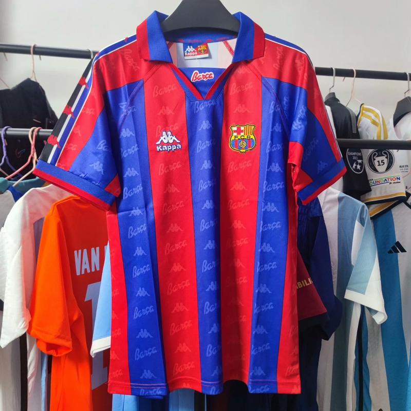 西甲复古球衣“颜值天花板”评选,巴萨复古球衣以绝对优势登顶