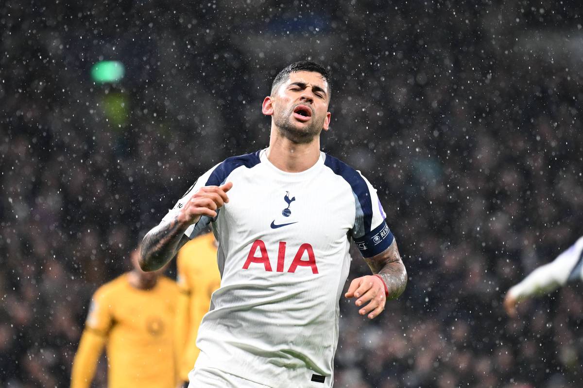 TA谈热刺陷入降级区困境：缺乏稳定性，德泽尔比调整时间有限