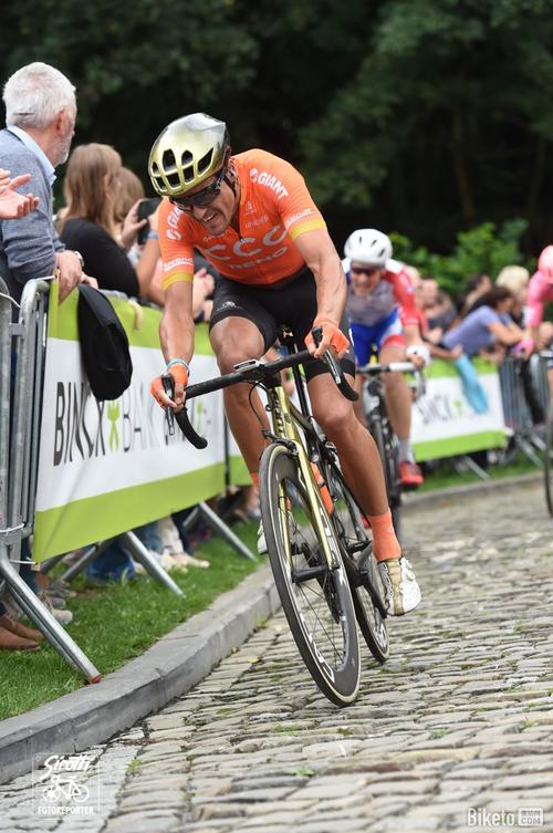 卢:收官战不一定安排队员轮休 我们后续看球员身体状态再决定