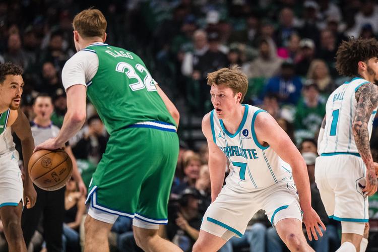 【菜鸟】弗拉格33分6板5助 克尼佩尔10分&三分8中2 费尔斯36分6助