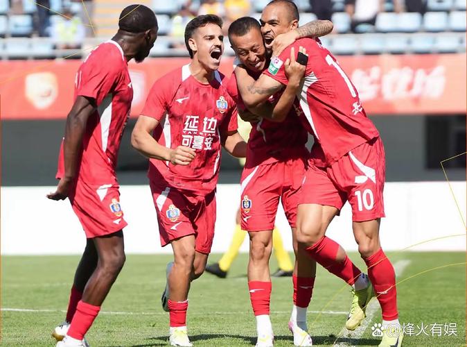 半场-青岛西海岸暂1-0辽宁铁人 刘小龙破门阿齐兹助攻