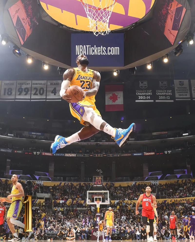 KD单赛季2000分历史最老!老詹呢?他上次2000分还是骑士时期