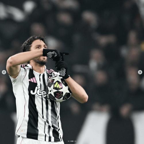 洛卡特利：我们必须获得欧冠资格 回想起国家队的失败仍感到难过