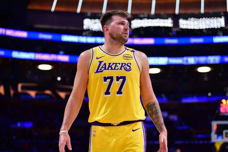 欧媒：东契奇目前正在斯洛文尼亚陪两个女儿+康复