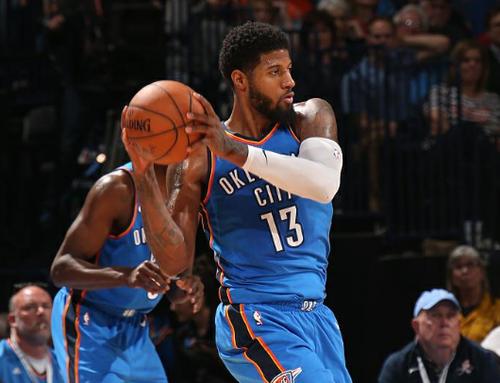 社交恐怖分子！雷霆全队回俄城受球迷惯例欢迎 麦凯恩激情热舞