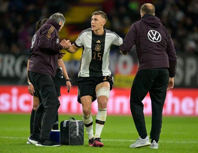 赫迪拉谈施洛特贝克被嘘:刚刚续约就可能离队,没有球迷会喜欢