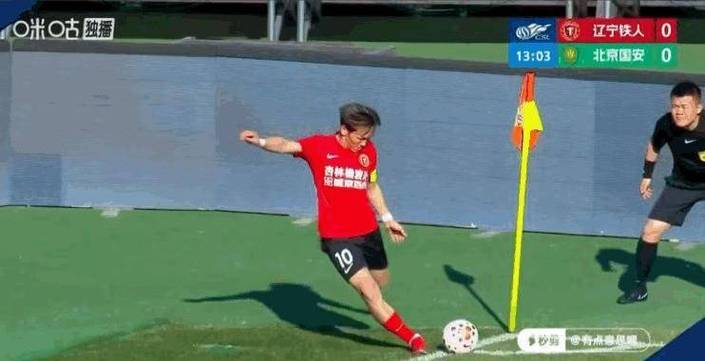 前裁判:加蒂的手臂触球但已经紧贴身体,VAR不判点球是正确的