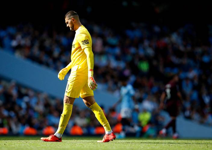 太阳报:巴黎有意维拉中场罗杰斯,愿为他支付一亿英镑的转会费