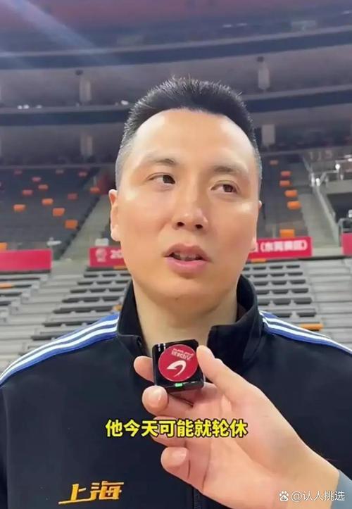 卢伟：洛夫顿和白边将缺席今晚的比赛 洛夫顿手有伤 白边脚有伤