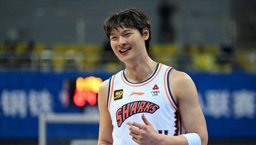 中国球员耐克巅峰赛最强表现!王哲林22分钟砍19分8板助队胜美国