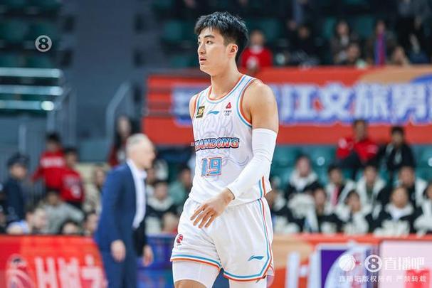 训练中扭伤膝关节!于德豪将接受手术 本赛季无缘剩余比赛