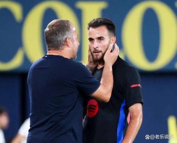 暖心!弗里克在巴萨基地门口下车,为坐轮椅的球迷签名