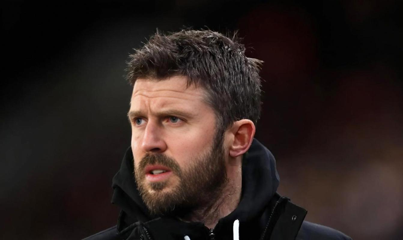 曼晚:阿莫林的教练组太年轻,不如卡里克教练组经验丰富