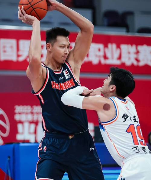 翟晓川谈出场数即将超越易建联：希望继续保持 能为首钢继续奋斗