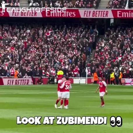 这是咋了?昨日比赛期间,阿森纳球员不断安慰苏维门迪