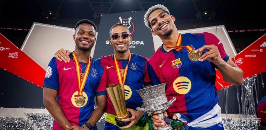 世体：亚马尔、加维、巴尔德、阿劳霍观看巴萨B队德比战