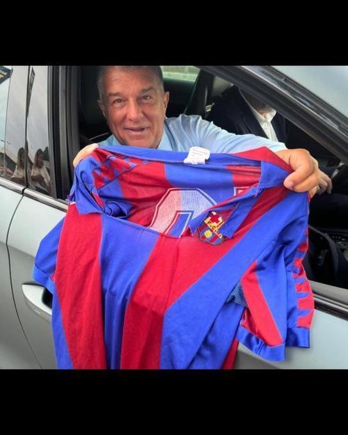 世体：巴萨球员将身穿主场球衣客战马竞