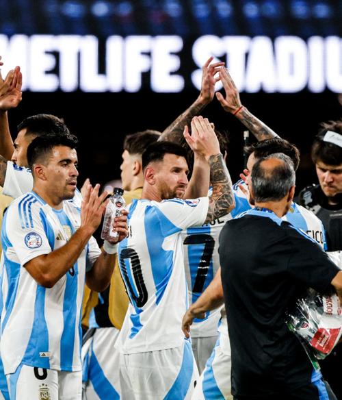 阿斯:汉茨科、巴里奥斯赶不上踢巴萨,预计国王杯决赛复出