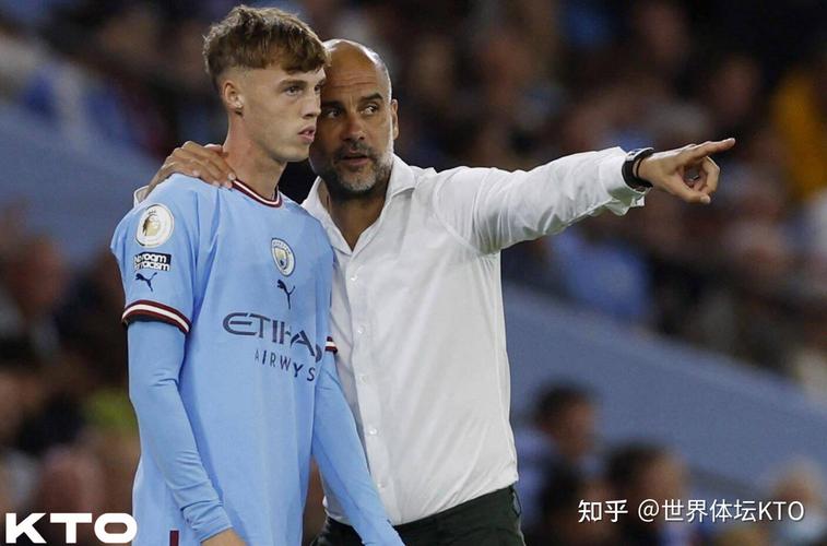 师徒情深！瓜帅赛后和帕尔默进行了亲密交流，看起来安慰了后者