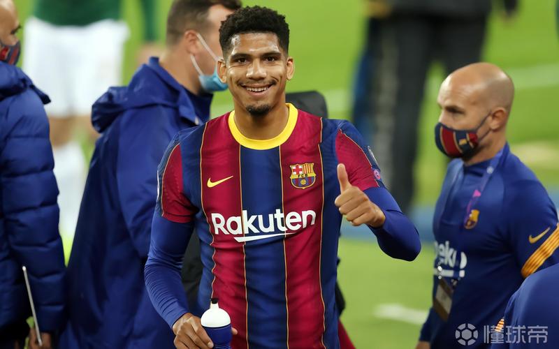 记者：霍芬海姆和中卫卡巴克续约至2030年，预计未来几天官宣