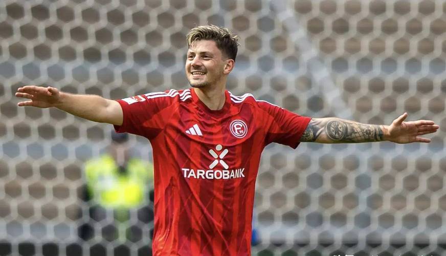 官方：杜塞尔多夫主帅马库斯·安方下课，球队目前排名德乙第14位