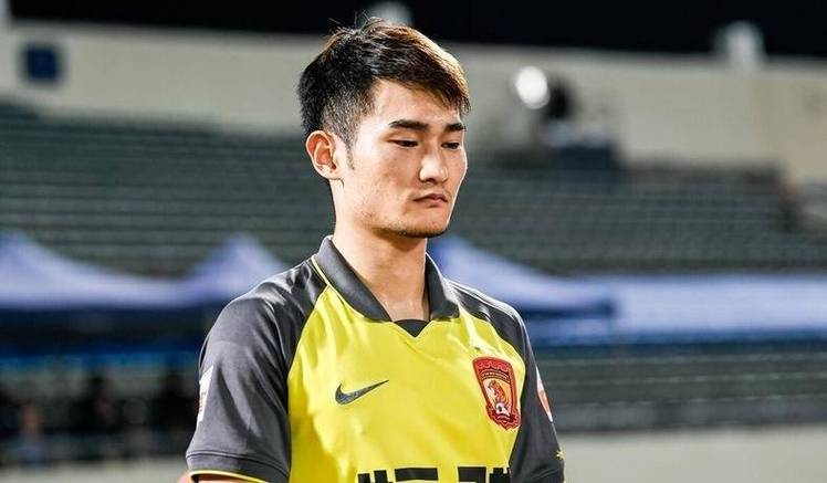 媒体人晒图：蓉城扳平球是打在廖力生离开身体的手臂上，变向进的