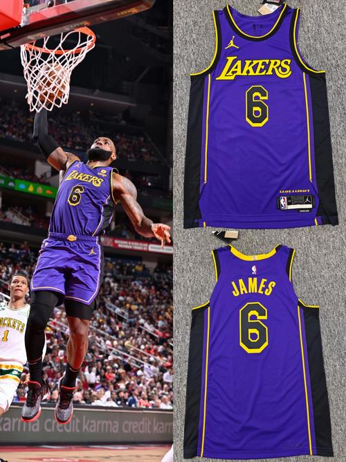 詹姆斯晒上身耐克联名服装照:高尔夫大师赛周日!祝各位好运!