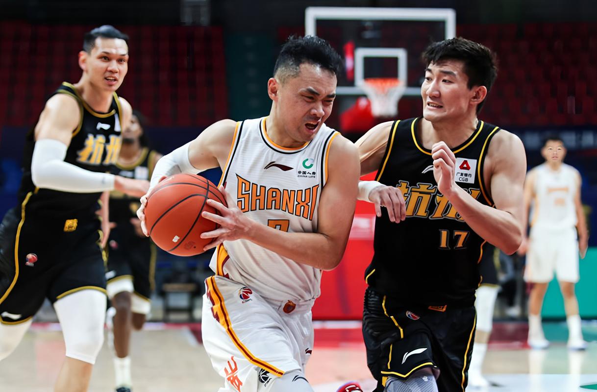 媒体人:广东大概率八强战北京四强打上海 比另1个半区晋级几率大