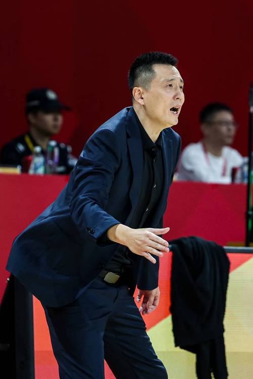 卢伟谈锁定常规赛冠军:感到很荣幸 每个球员都牺牲了很多