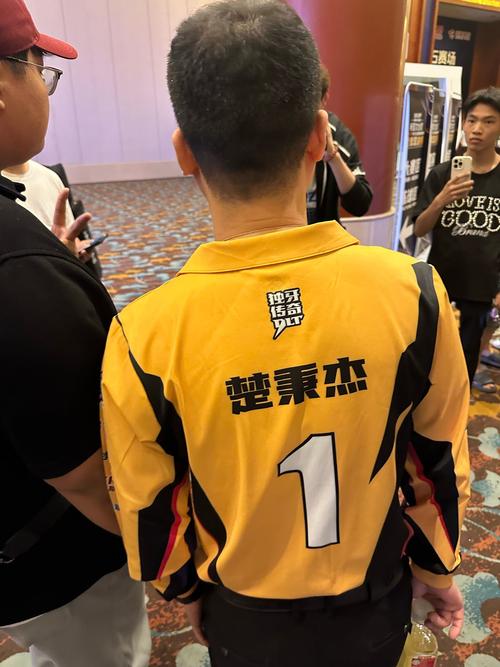 前枪手门将斯塔克：我曾向队友推销假Cucci 不少球员还给老婆买了