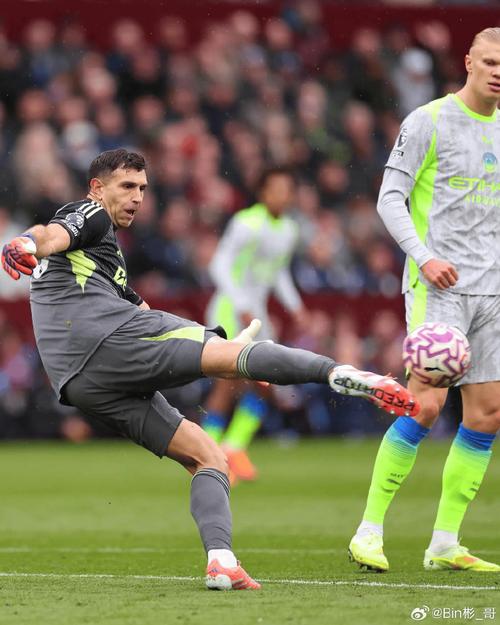 37岁还在踢!哈维·马丁内斯:原本今年打算退役,但球队坚持续约