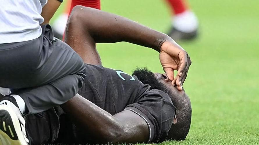 迪马:卢卡库将在本周初返回那不勒斯,此前滞留在比利时康复训练