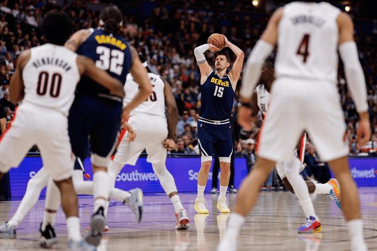 戈贝尔何在?约基奇常规赛四场对阵森林狼场均35+15+10 历史唯一