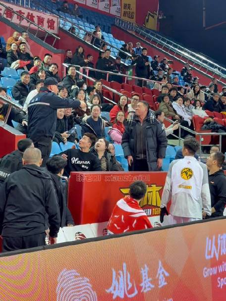 记者:李添荣这起冲突和北京队没啥关系 就是现场安保的态度问题