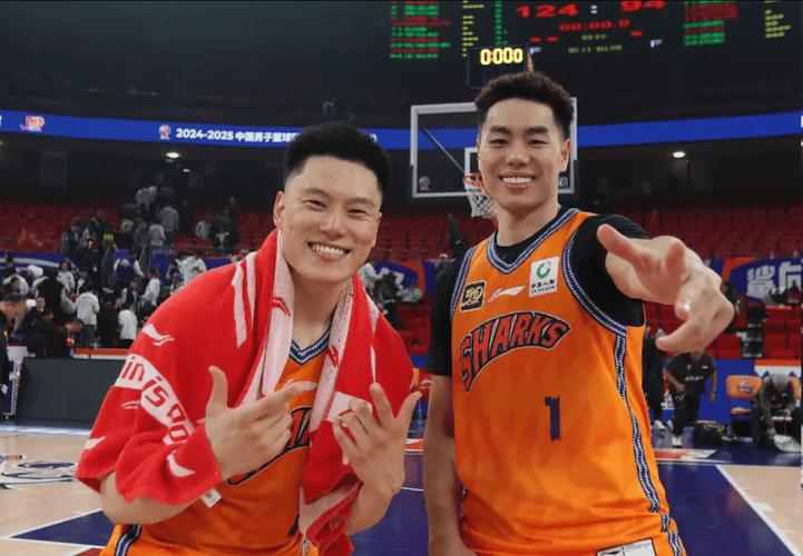 李添荣想和球迷击掌遭拦截!解说:球员是联盟的资产 球迷是财富