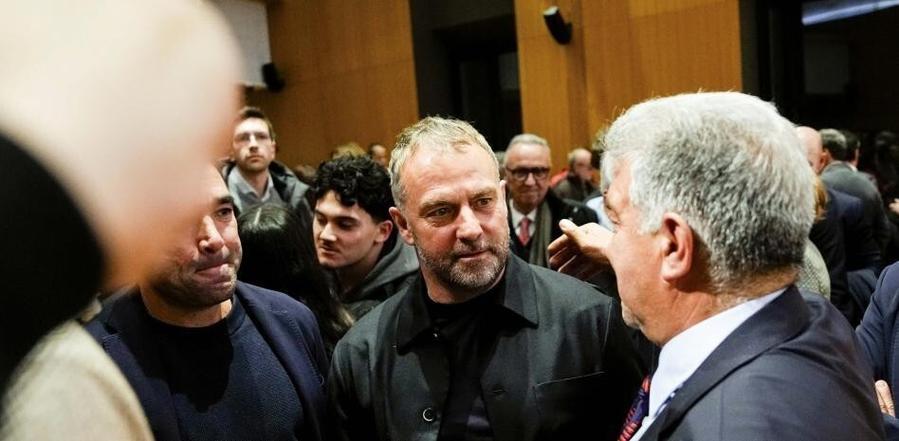 世体:弗里克想带所有球员出征欧冠,以凝聚团队