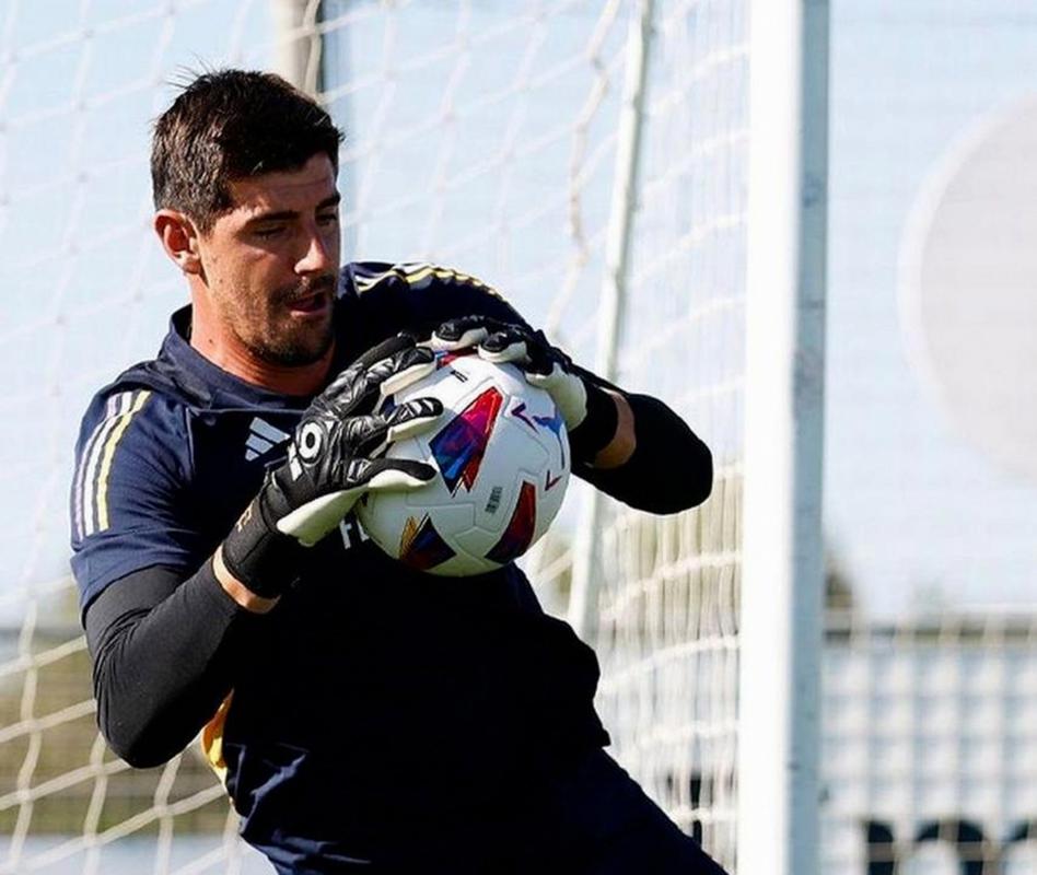 场均丢俩!阿斯:卢宁本赛季7次首发丢14球,可见库尔图瓦重要性