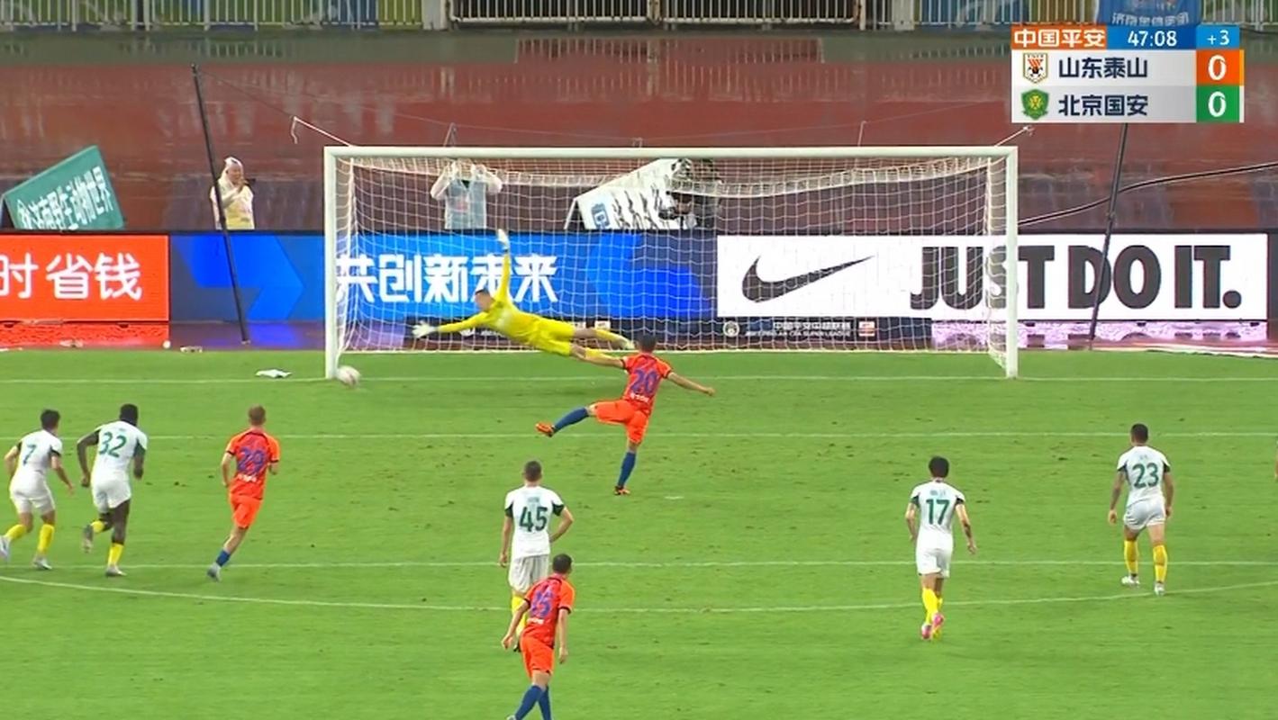 又有新视角！博主晒廖力生折射视频，吧友认为这是不是手球犯规？