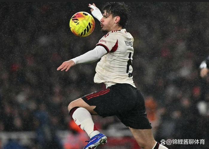 曼城球迷嘲讽枪手走红，摩根@阿森纳：打算忍着 还是为冠军拼命？