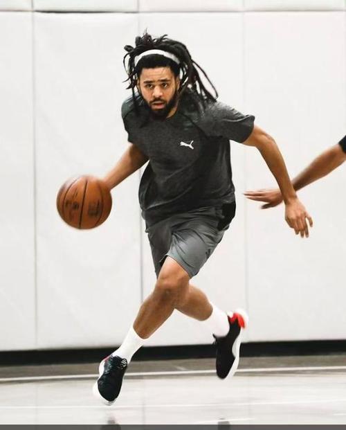 媒体人:相信一场CBA比赛能让J.Cole明白职业体育门槛还是挺高的