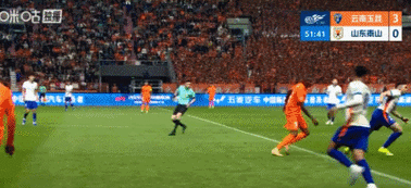 飞踹座椅染红！玉昆官方：门将教练米克尔造成恶劣影响，罚款2万