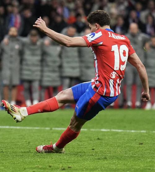 马卡：欧足联回应称会检查马竞主场质量，草皮高度不得高于3厘米