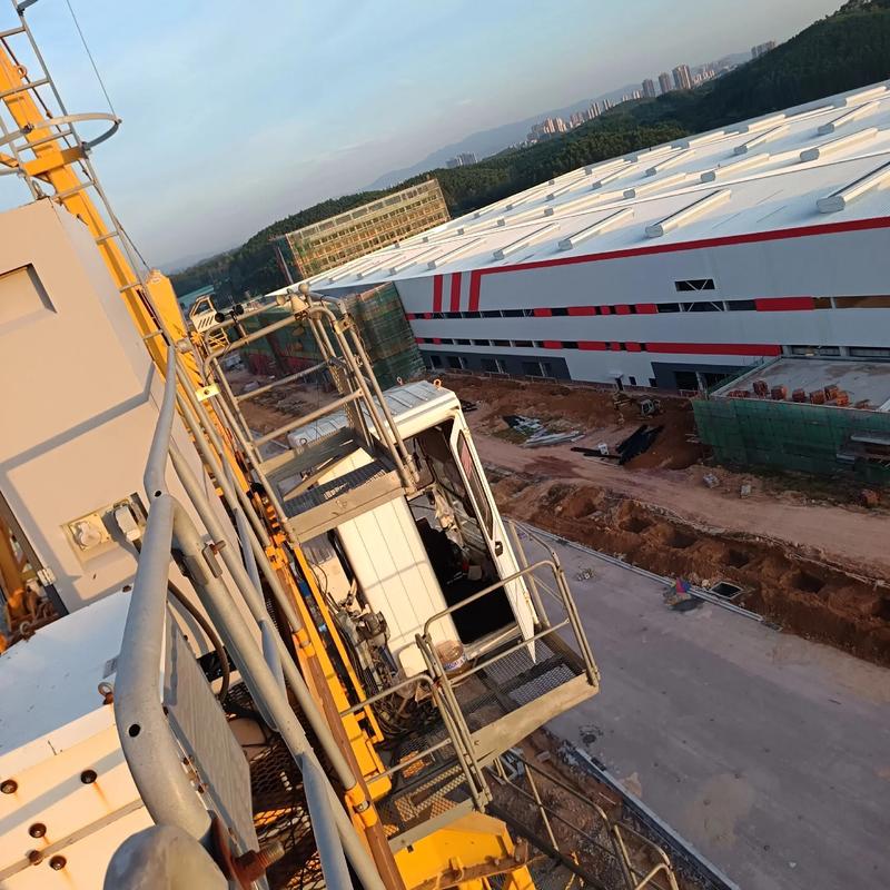 罗体:佛罗伦萨主场正在改造看台,但场内的塔吊引发安全担忧