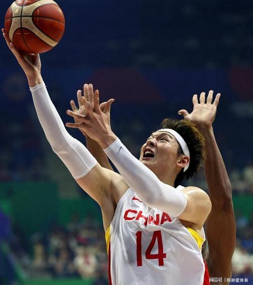 出战两场&场均22分13.5板1.5助 CBA官方:王哲林当选周最佳球员