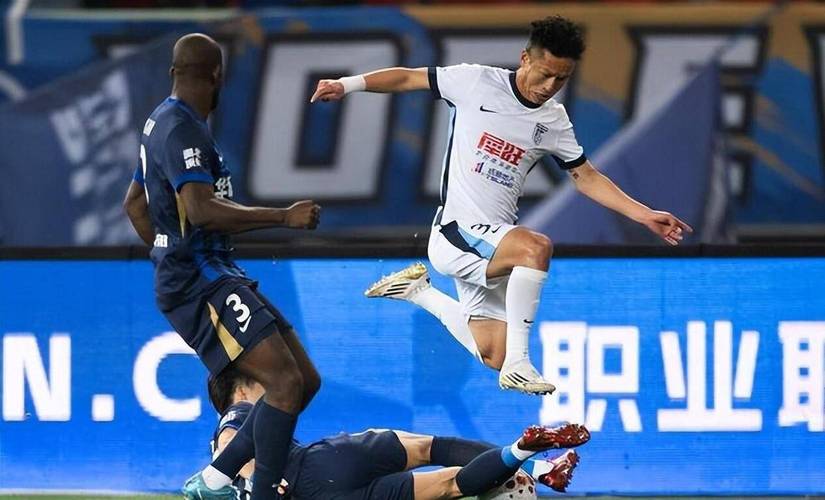 带出中超最大黑马!他让球迷们“排队道歉”