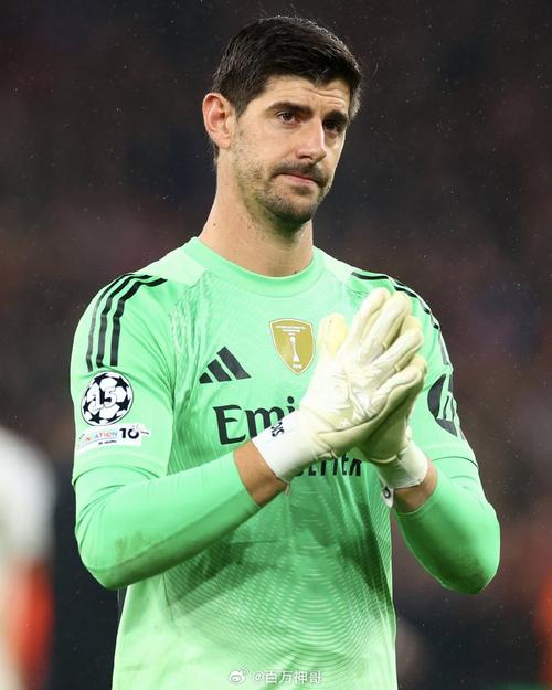 记者：库尔图瓦本想去慕尼黑为球队加油，但他仍需进行康复训练