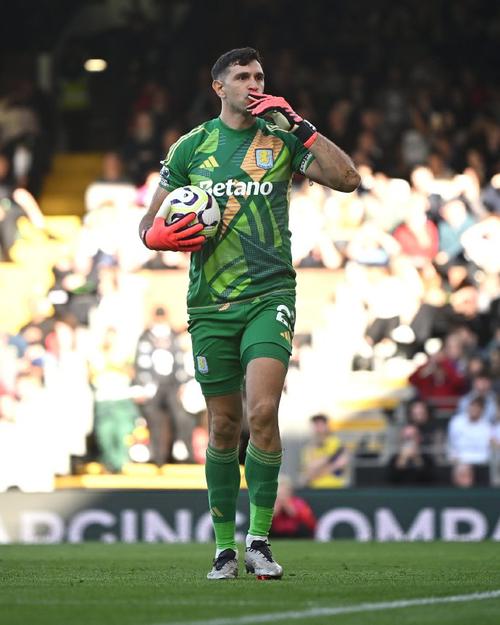 每日邮报:维拉今夏继续兜售马丁内斯,同时关注特拉福德