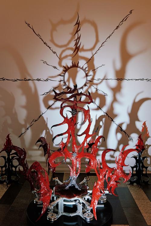 纵然风暴试图掩盖一切痕迹,铁的意志也必将在绝境中砸出回响