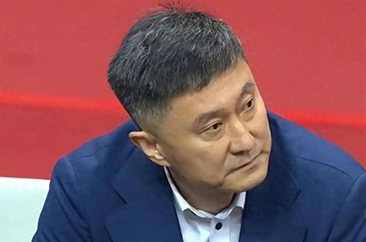 广东官方:杜锋因肠胃不适前往医院就诊 今晚由助教拉科维奇暂代