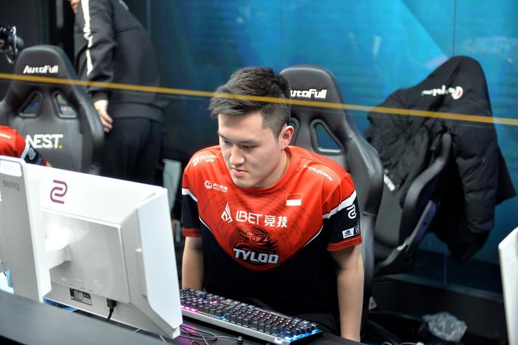 卢克曼：上下半场的局面截然不同，我们顽强拼搏晋级半决赛